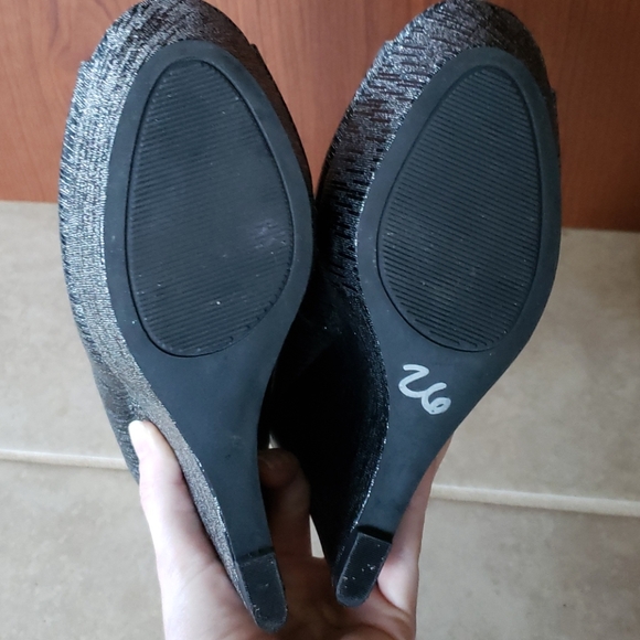 Steve Madden silver/black open toe wedges - Picture 9 of 9
